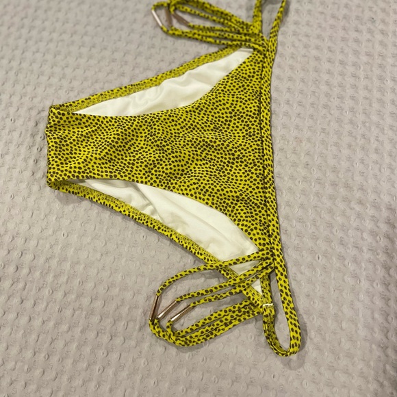 Bikini - Picture 7 of 7